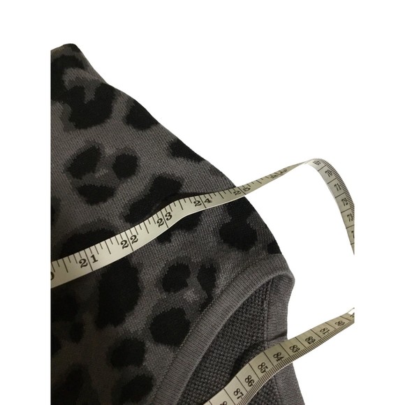 New York & Company Black and Gray Animal Print Top NWT Size M - Picture 8 of 10